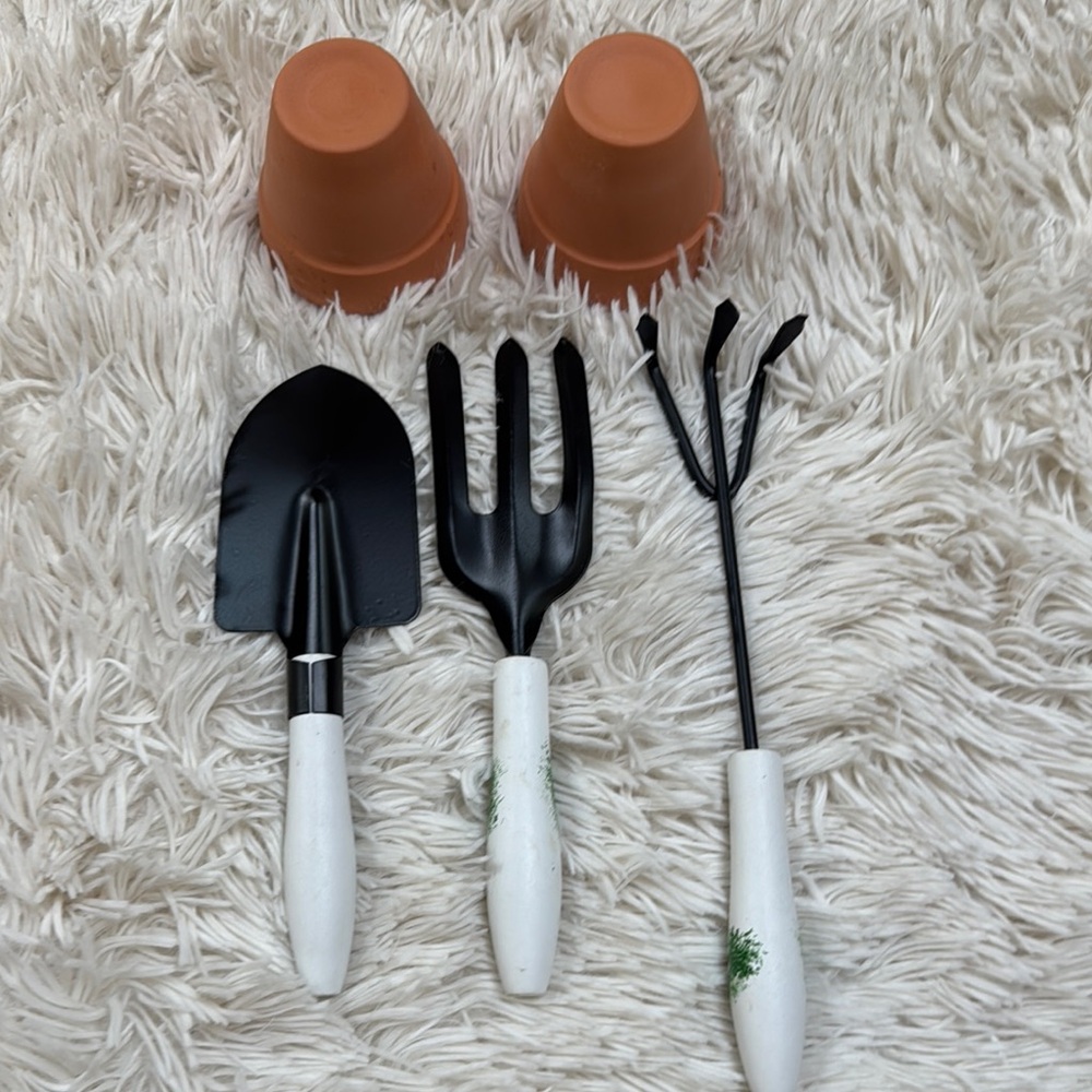 🎉HP🎉 Christmas Tree Shop Garden Tool Set with Floral Honey Bee Box 💗 - Picture 7 of 15